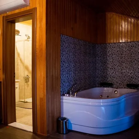 Defne Hotell 3*